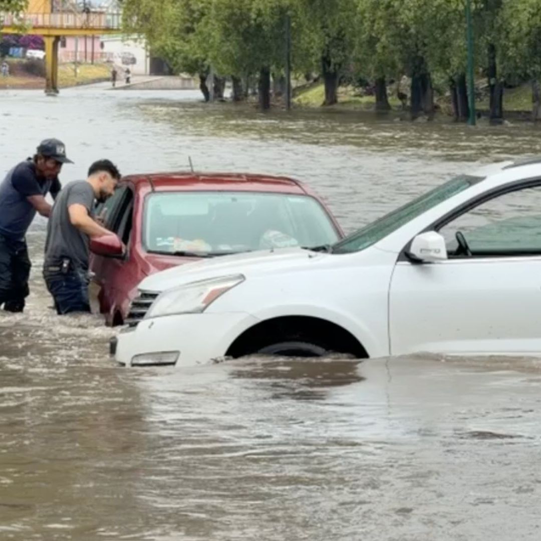 Intensa Lluvia Provoca Cierres y Encharcamientos en San Luis Potosí